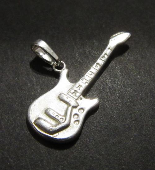 Malá kytara - přívěsek ze stříbra