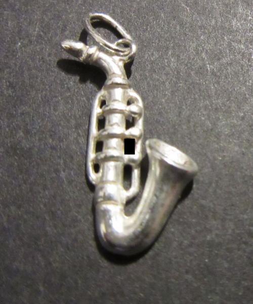 Malý saxofon - přívěsek ze stříbra