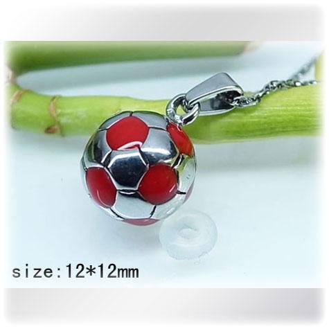 Fotbalový míč s červenými puntíky - ocelový přívěsek