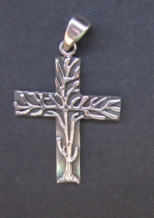 Kříž porostlý stromem - stříbrný přívěsek