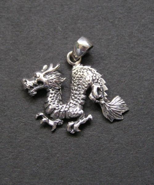 Asijský drak s ocasem - stříbrný přívěsek / přívěsek ze stříbra