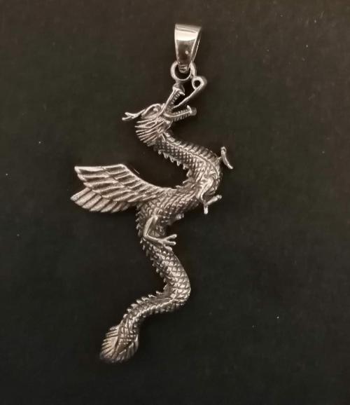 Hadovitý drak s křídly - stříbrný přívěsek