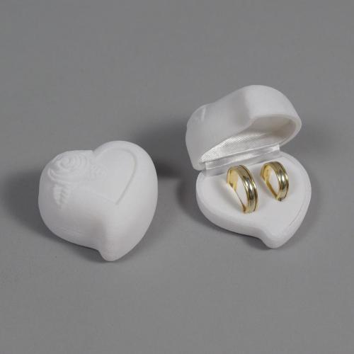 Sametová krabička na šperky - bílé srdce