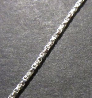 Slabý třpytivý stříbrný řetízek - délka 18cm