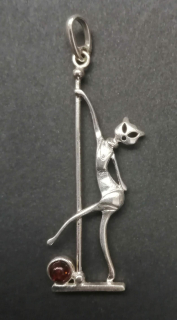 Kočka s jantarovou kuličkou ve spodní části - stříbrný přívěsek