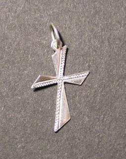 Malý plochý křížek - stříbrný přívěsek