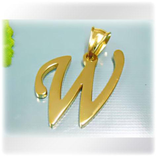 Písmeno W ve zlaté barvě - ocelový přívěsek