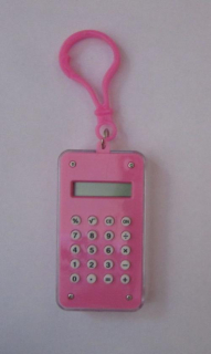 Růžová kalkulačka s hlavolamem - přívěsek na klíče