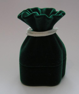 Sametová krabička na šperky - měšec zelený