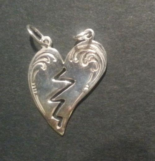 Rozlomitelné rozpůlitelné srdce - přívěsek ze stříbra - nepravidelný tvar