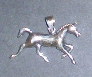 Stříbrný přívěsek koně
