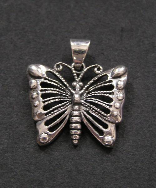 Motýlek s tykadly - stříbrný přívěsek
