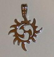 Ornament triskelu v slunci - ocelový přívěsek