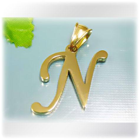 Písmeno N ve zlaté barvě - ocelový přívěsek