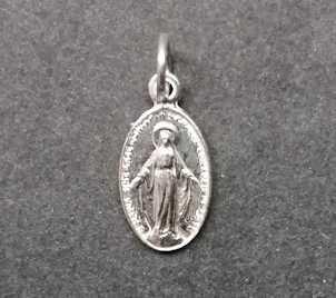 Ježíš Kristus na medailonku - střední velikost - stříbrný přívěsek